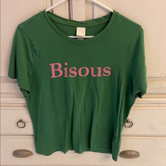 H&M Green Tee with Pink 'Bisous' Graphic - Picture 1 of 2